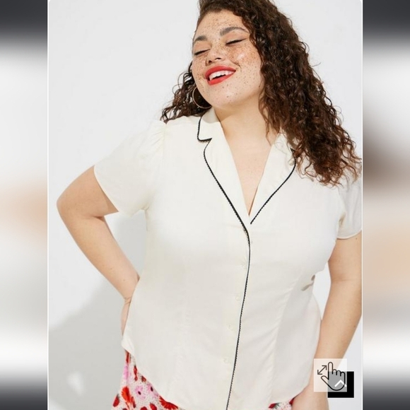 torrid Tops - Retro chic button down stretch challis shirt size 3
